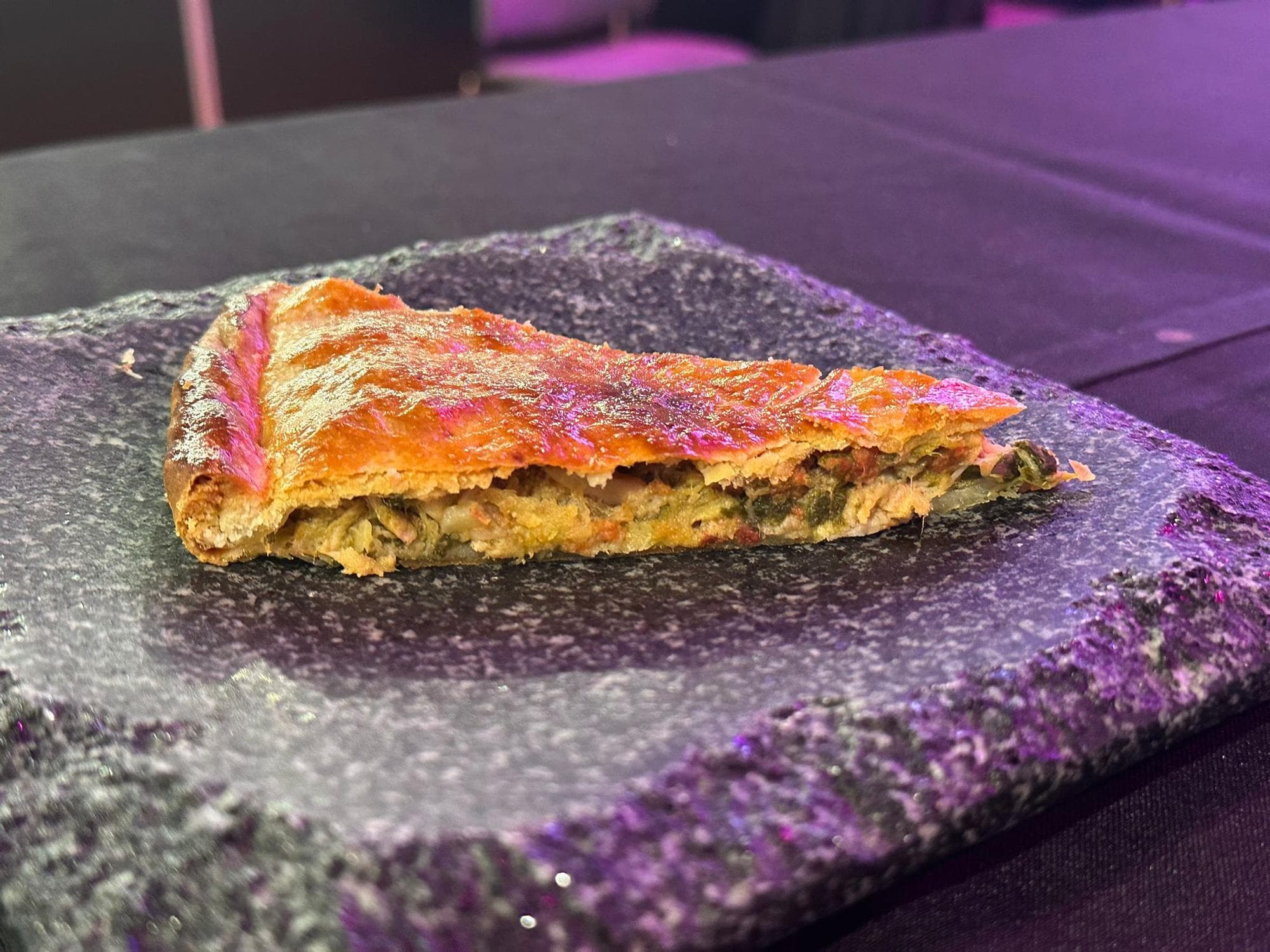 Empanada gallega artesanal recién horneada