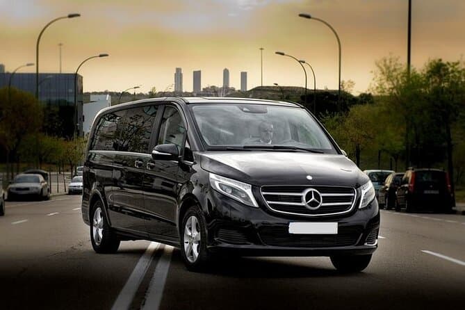 Mercedes V-Class para traslados premium con conductor en Galicia
